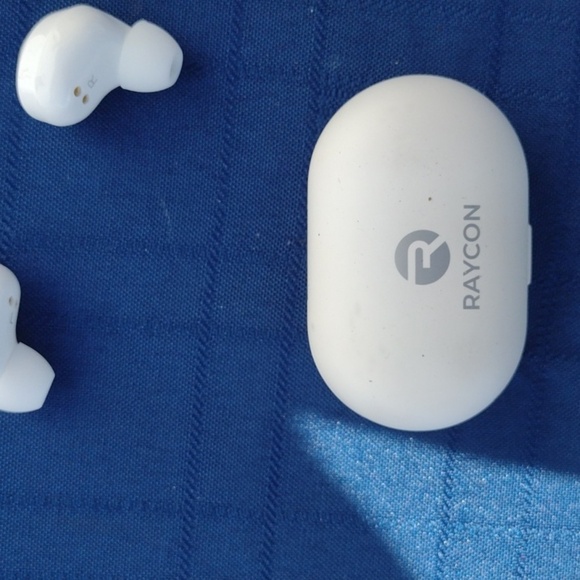 Raycon Earbuds - Picture 2 of 3